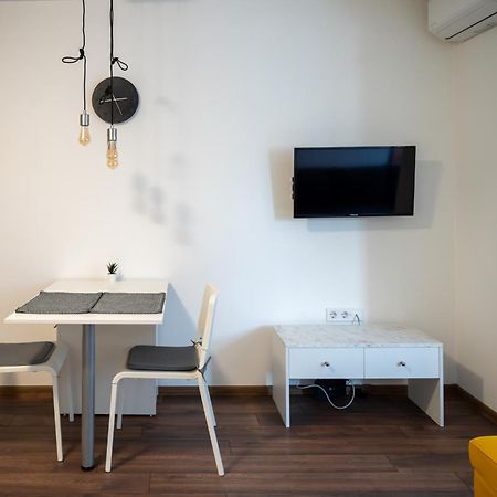 Bright Studio In The City Center София Экстерьер фото