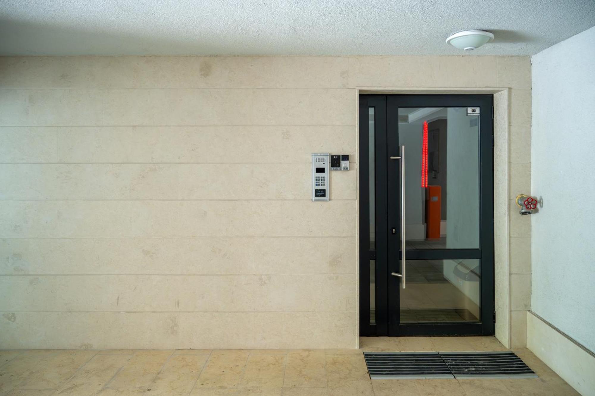 Bright Studio In The City Center София Экстерьер фото