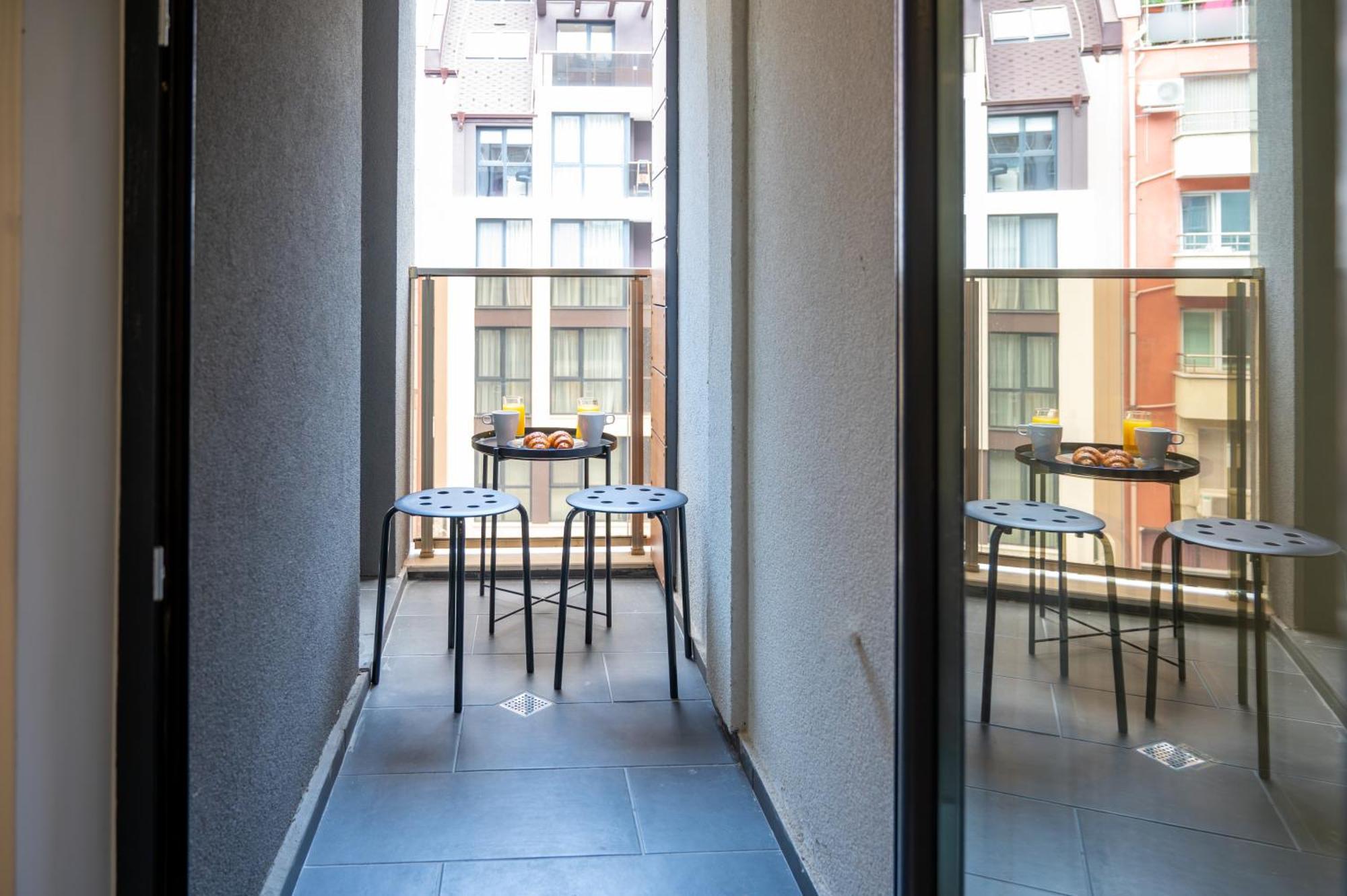 Bright Studio In The City Center София Экстерьер фото